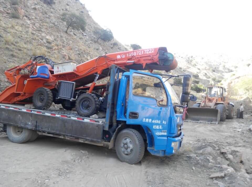隧道用扒渣機.jpg