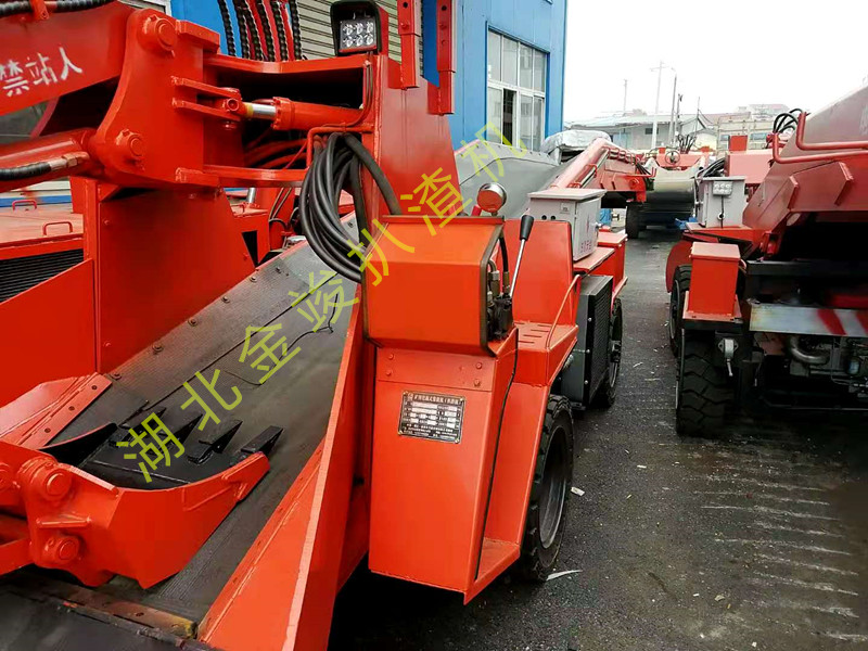 扒渣機生產(chǎn)廠家 輪式皮帶扒渣機1120-02.jpg